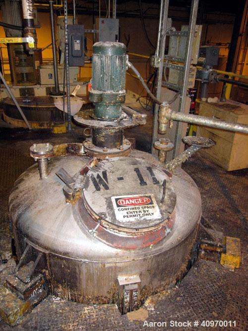 Used Perry Mix Tank, 750 Gallon, Stainless Steel. Dish top and cone bottom, 4' 6" diameter x 5' straight side x 3' (45 deg)  cone.  (4) internal baffles.  Top center mounted agitator, 1 hp, with (2) ...