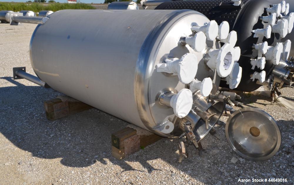 Unused- Holloway America Pressure Tank, 625 Gallon, 316L Stainless Steel, Vertical. Approximate 48" diameter x 78" straight side, dished top and bottom. Internal rated 90 psi at -20 to 500 degrees F....
