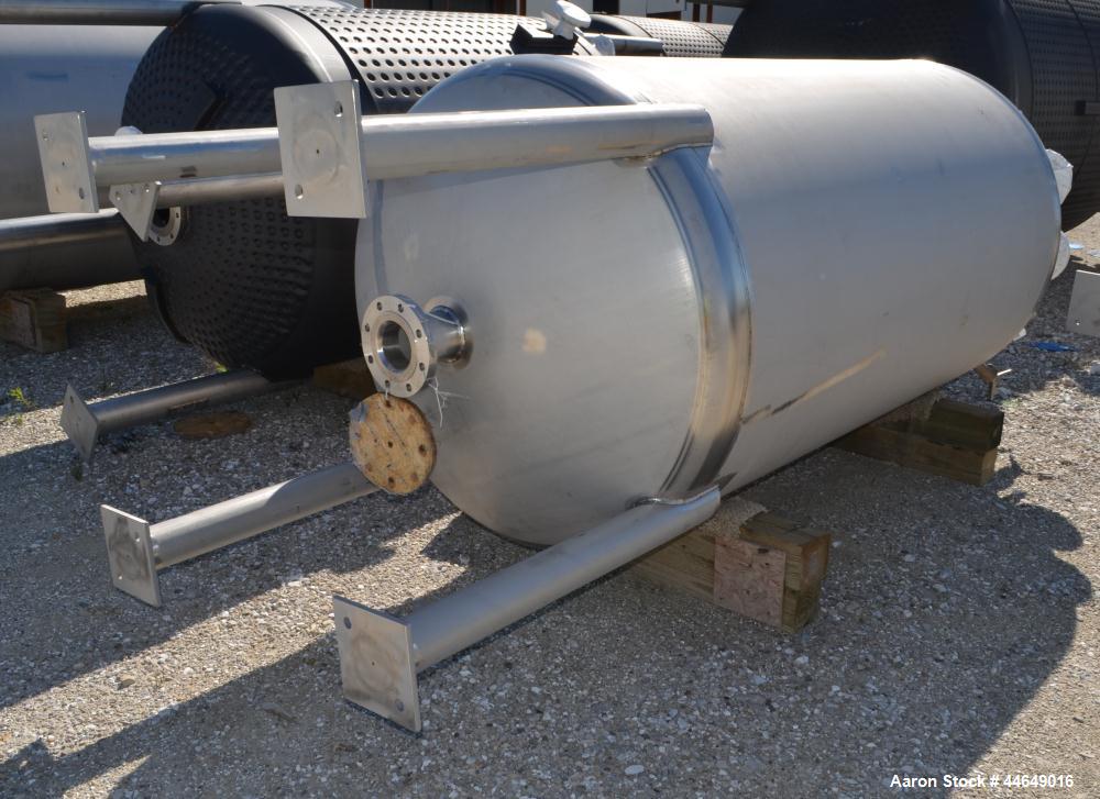 Unused- Holloway America Pressure Tank, 625 Gallon, 316L Stainless Steel, Vertical. Approximate 48" diameter x 78" straight side, dished top and bottom. Internal rated 90 psi at -20 to 500 degrees F....