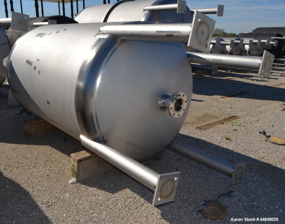 Unused- Holloway America Pressure Tank, 775 Gallon, 316L Stainless Steel, Vertical. Approximate 54" diameter x 74" straight side, dished top and bottom. Internal rated 90 psi at -20 to 500 degrees F....