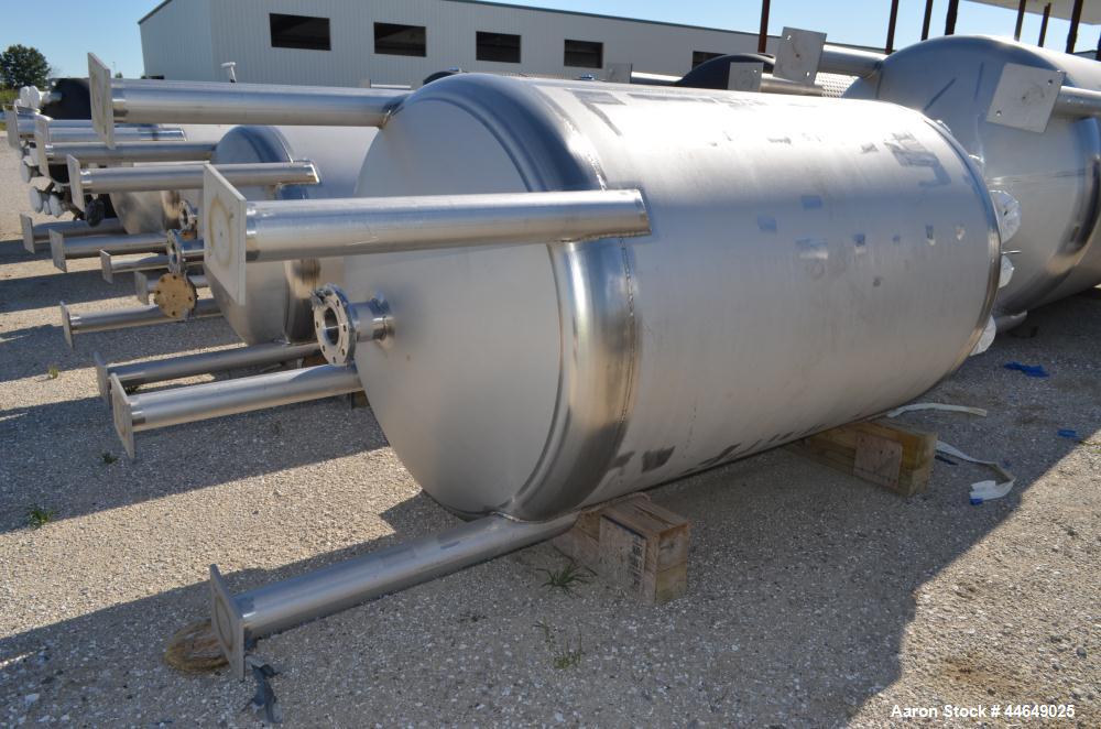 Unused- Holloway America Pressure Tank, 775 Gallon, 316L Stainless Steel, Vertical. Approximate 54" diameter x 74" straight side, dished top and bottom. Internal rated 90 psi at -20 to 500 degrees F....