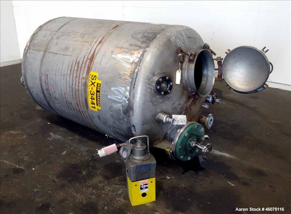 Used Tank, 500 Gallon, 304 Stainless Steel, Vertical. Approximate 48" diameter x 60" straight side, dished top and bottom. Off center top entering air operated Lightnin agitator, model EKXJAC-100, se...