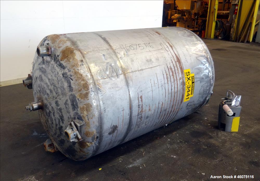 Used Tank, 500 Gallon, 304 Stainless Steel, Vertical. Approximate 48" diameter x 60" straight side, dished top and bottom. Off center top entering air operated Lightnin agitator, model EKXJAC-100, se...