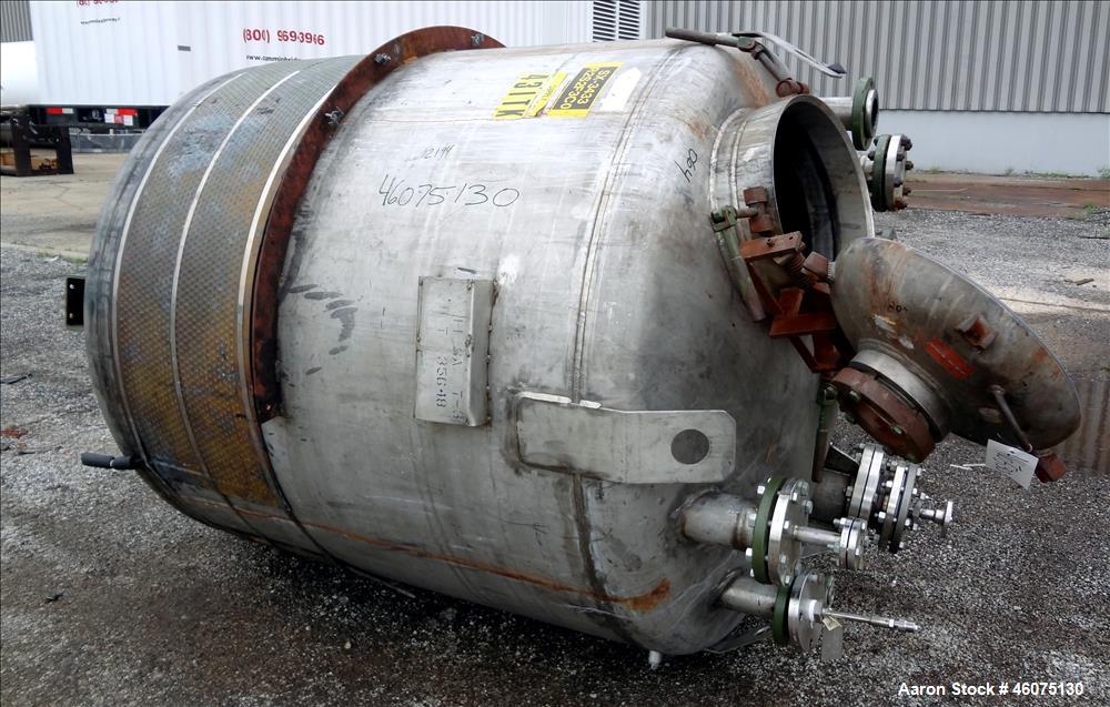 Used Tank, 975 Gallon, 316 Stainless Steel, Vertical. Approximate 66" diameter x 60" straight side, dished top/bottom. Top openings: (2) 3", (3 )4", (2) 1", 6", 6" sight glass, 8", 20" manway with co...