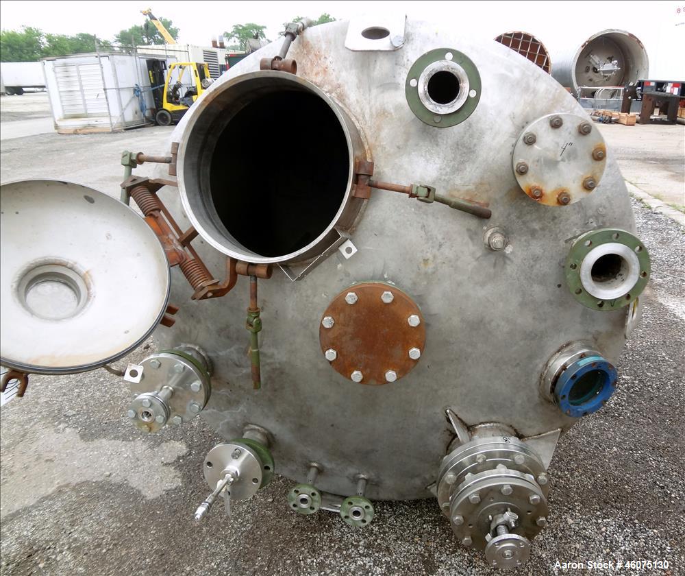 Used Tank, 975 Gallon, 316 Stainless Steel, Vertical. Approximate 66" diameter x 60" straight side, dished top/bottom. Top openings: (2) 3", (3 )4", (2) 1", 6", 6" sight glass, 8", 20" manway with co...