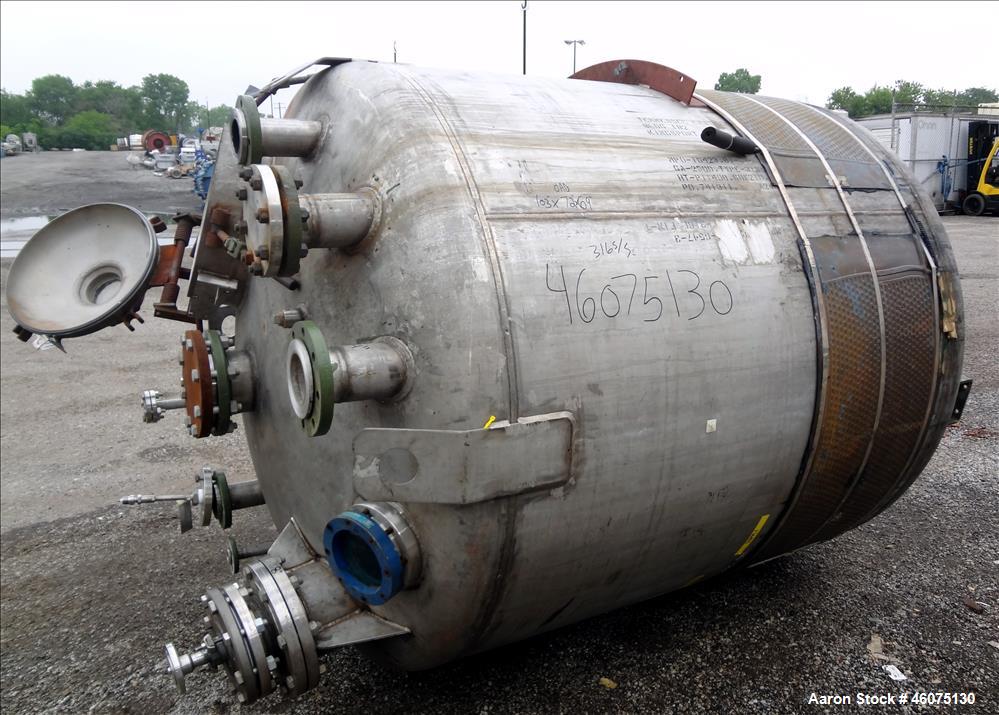 Used Tank, 975 Gallon, 316 Stainless Steel, Vertical. Approximate 66" diameter x 60" straight side, dished top/bottom. Top openings: (2) 3", (3 )4", (2) 1", 6", 6" sight glass, 8", 20" manway with co...