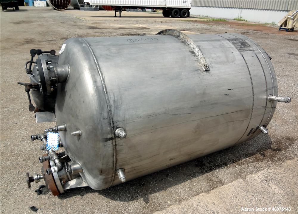 Used Tank, 500 Gallon, 304 Stainless Steel, Vertical. Approximate 48" diameter x 60" straight side, dished top & bottom. Off center top entering Lightnin agitator serial number 88/363017-03. Shaft an...