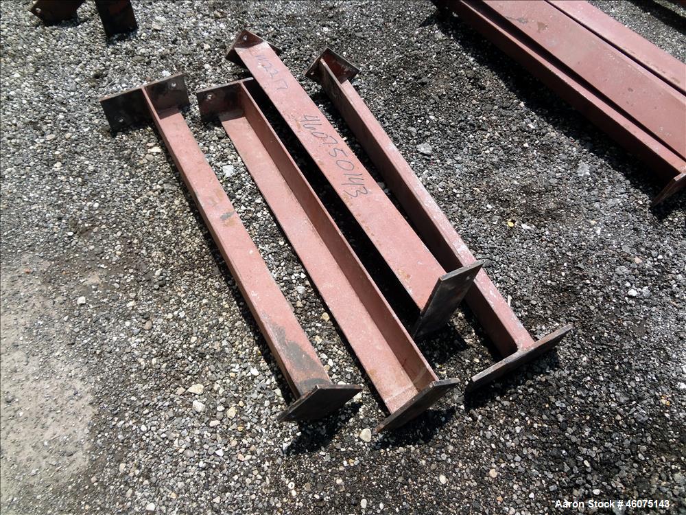 Used Tank, 500 Gallon, 304 Stainless Steel, Vertical. Approximate 48" diameter x 60" straight side, dished top & bottom. Off center top entering Lightnin agitator serial number 88/363017-03. Shaft an...