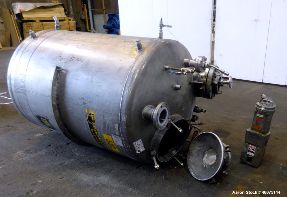 Used Tank, 500 Gallon, 304 Stainless Steel, Vertical. Approximate 48" diameter x 60" straight side, dished top and bottom. Off center top entering Lightnin agitator, model XJSS-117, serial# R02408943...