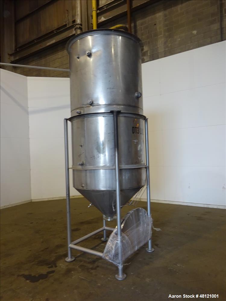 Used Tank, Approximate 750 Gallon, 304 Stainless Steel, Vertical.