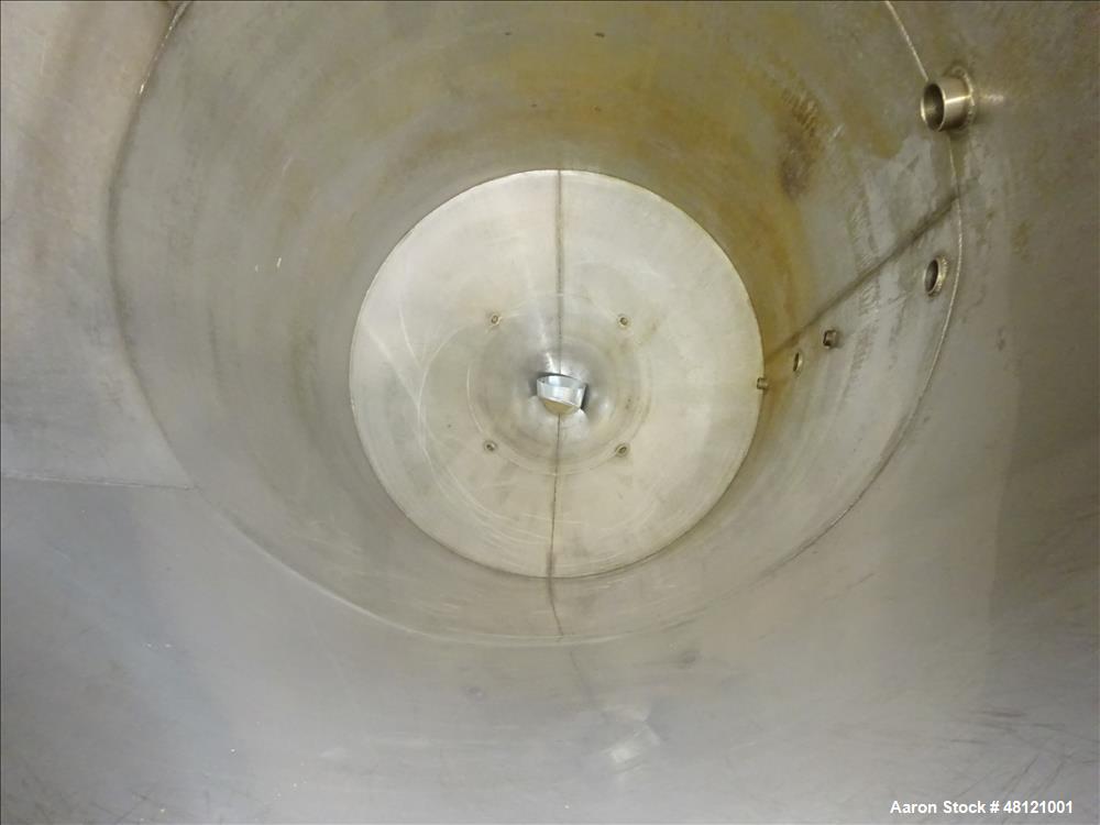 Used Tank, Approximate 750 Gallon, 304 Stainless Steel, Vertical.