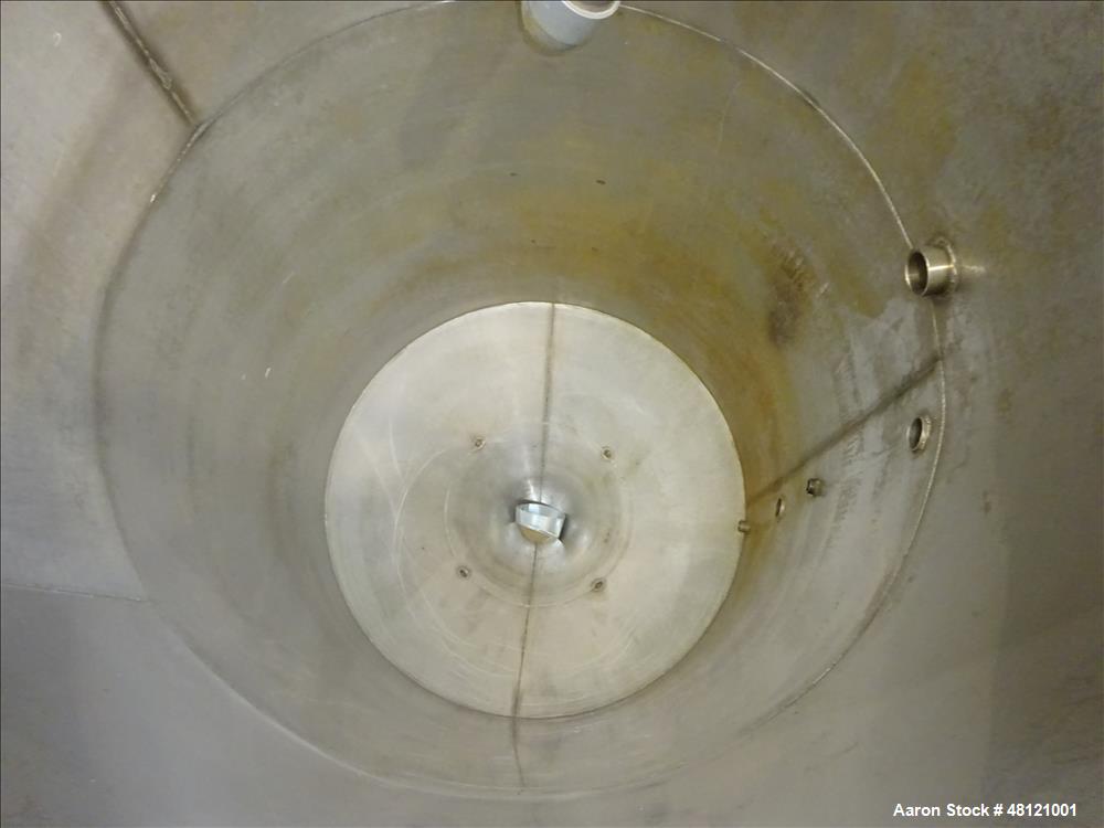 Used Tank, Approximate 750 Gallon, 304 Stainless Steel, Vertical.