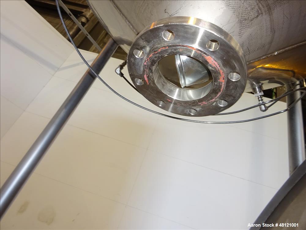 Used Tank, Approximate 750 Gallon, 304 Stainless Steel, Vertical.