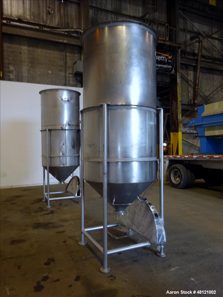 Used Tank, Approximate 750 Gallon, 304 Stainless Steel, Vertical. Approximate 4