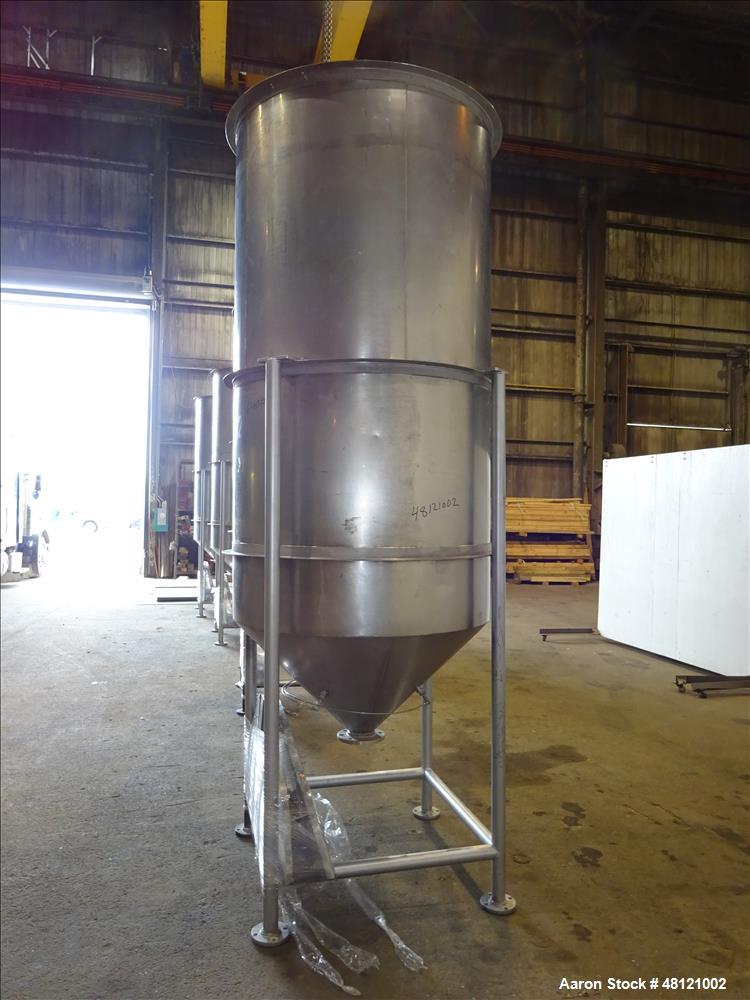 Used Tank, Approximate 750 Gallon, 304 Stainless Steel, Vertical. Approximate 4