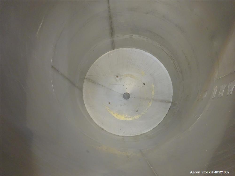 Used Tank, Approximate 750 Gallon, 304 Stainless Steel, Vertical. Approximate 4