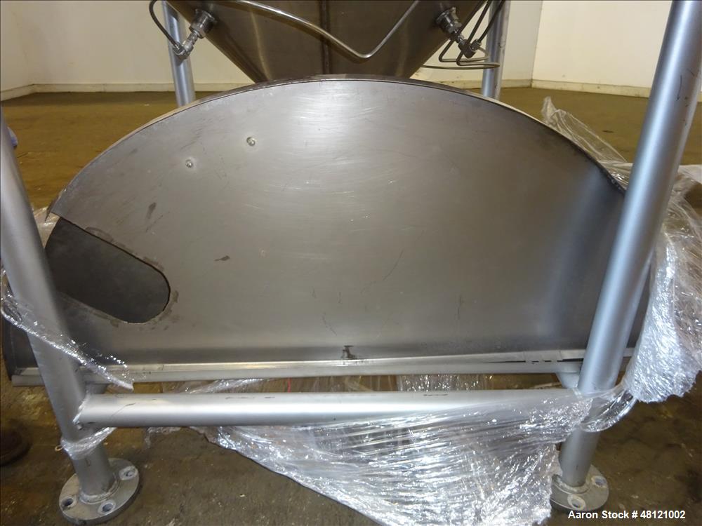 Used Tank, Approximate 750 Gallon, 304 Stainless Steel, Vertical. Approximate 4