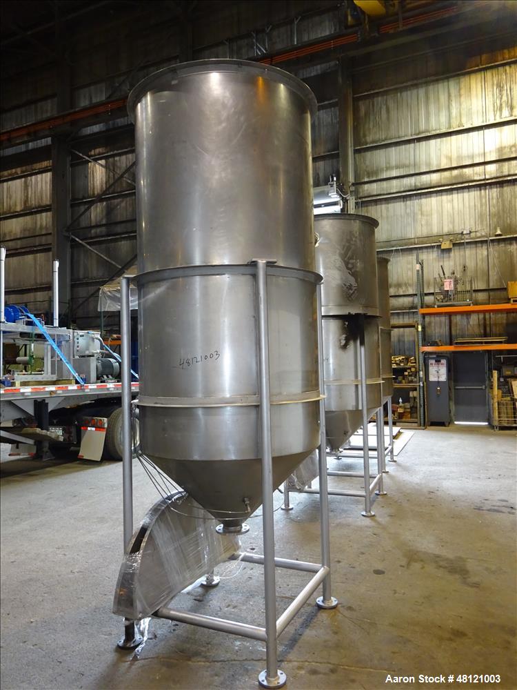 Used Tank, Approximate 750 Gallon, 304 Stainless Steel, Vertical.