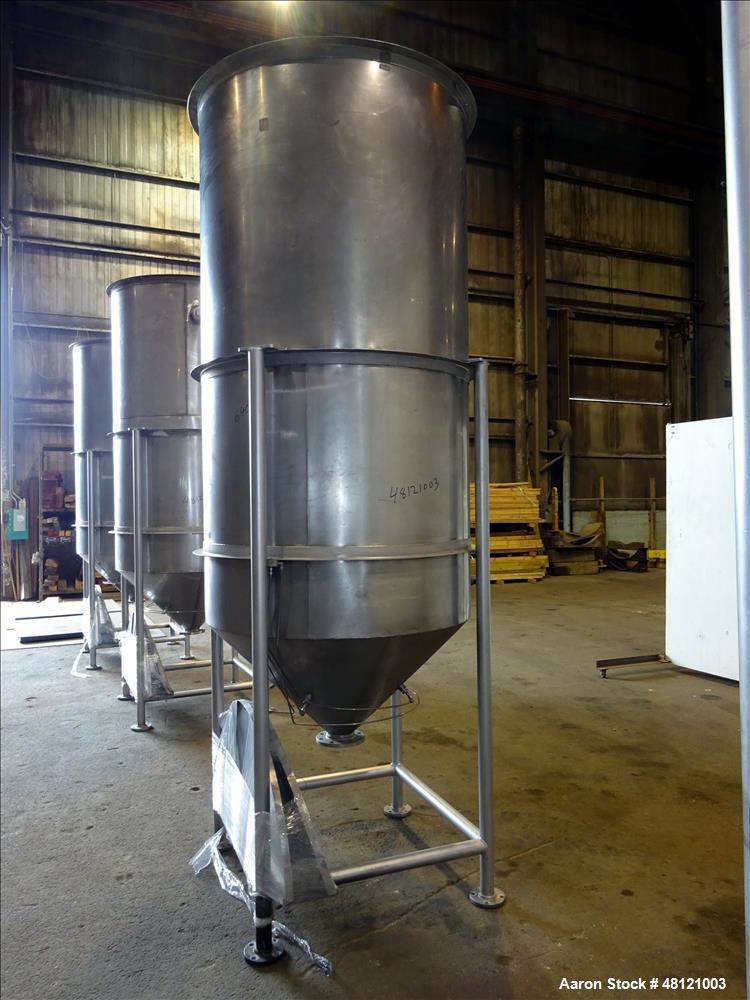 Used Tank, Approximate 750 Gallon, 304 Stainless Steel, Vertical.