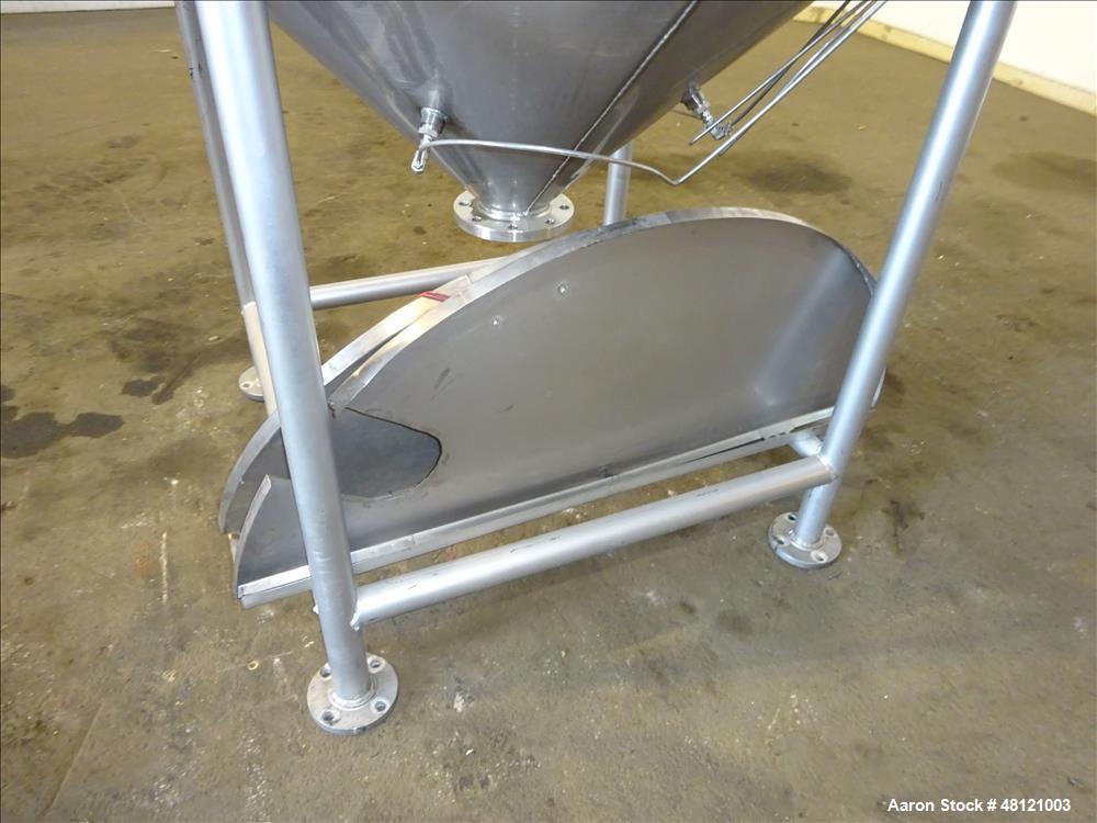 Used Tank, Approximate 750 Gallon, 304 Stainless Steel, Vertical.