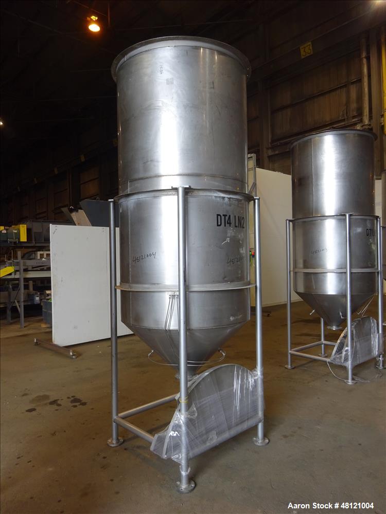 Used Tank, Approximate 750 Gallon, 304 Stainless Steel, Vertical.