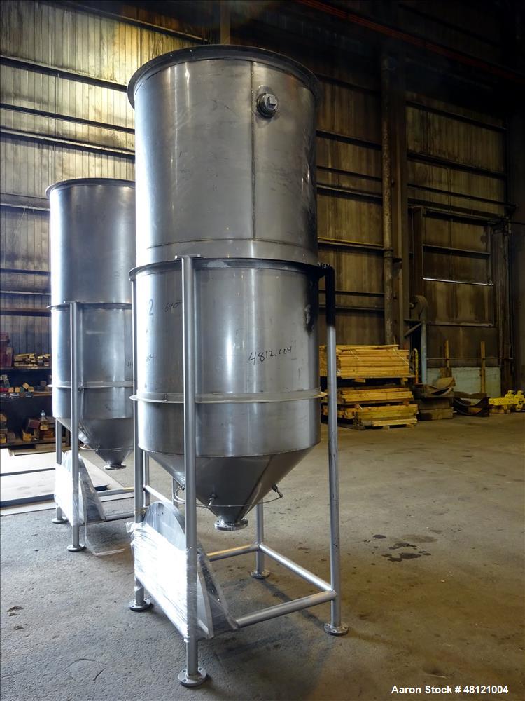 Used Tank, Approximate 750 Gallon, 304 Stainless Steel, Vertical.