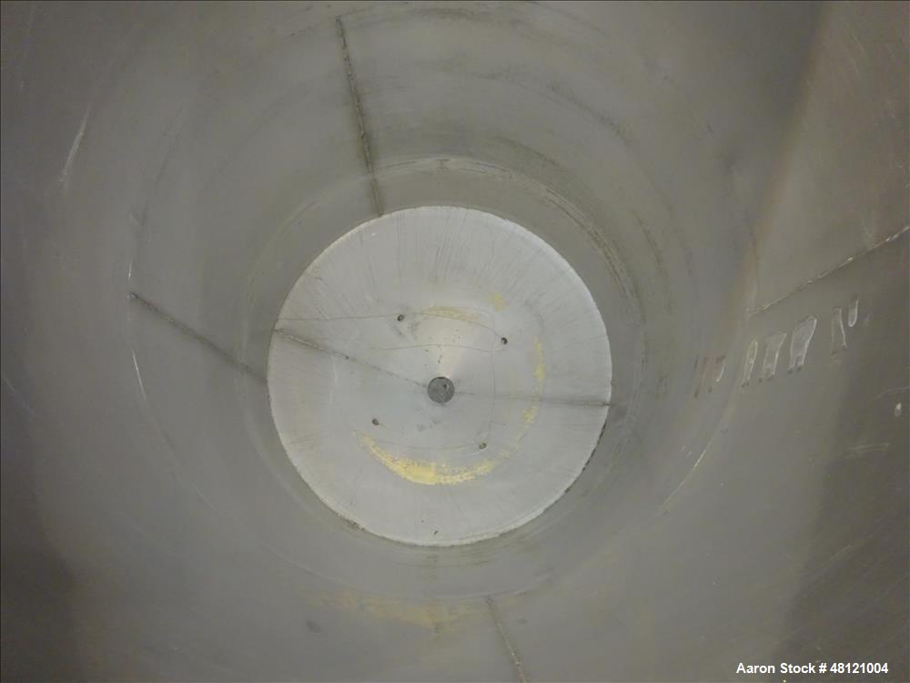 Used Tank, Approximate 750 Gallon, 304 Stainless Steel, Vertical.