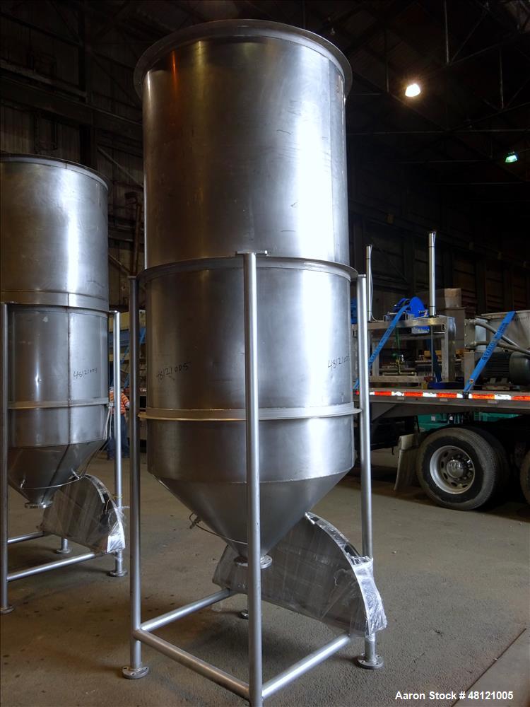 Used Tank, Approximate 750 Gallon, 304 Stainless Steel, Vertical.