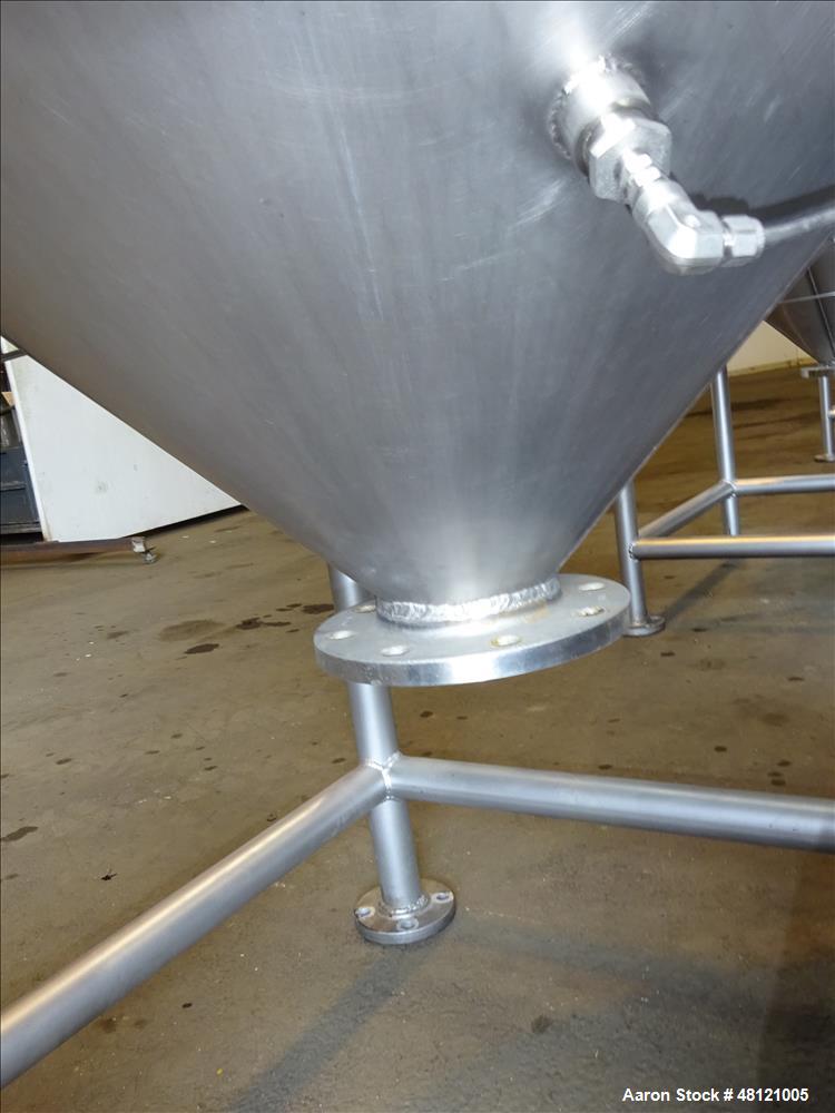 Used Tank, Approximate 750 Gallon, 304 Stainless Steel, Vertical.