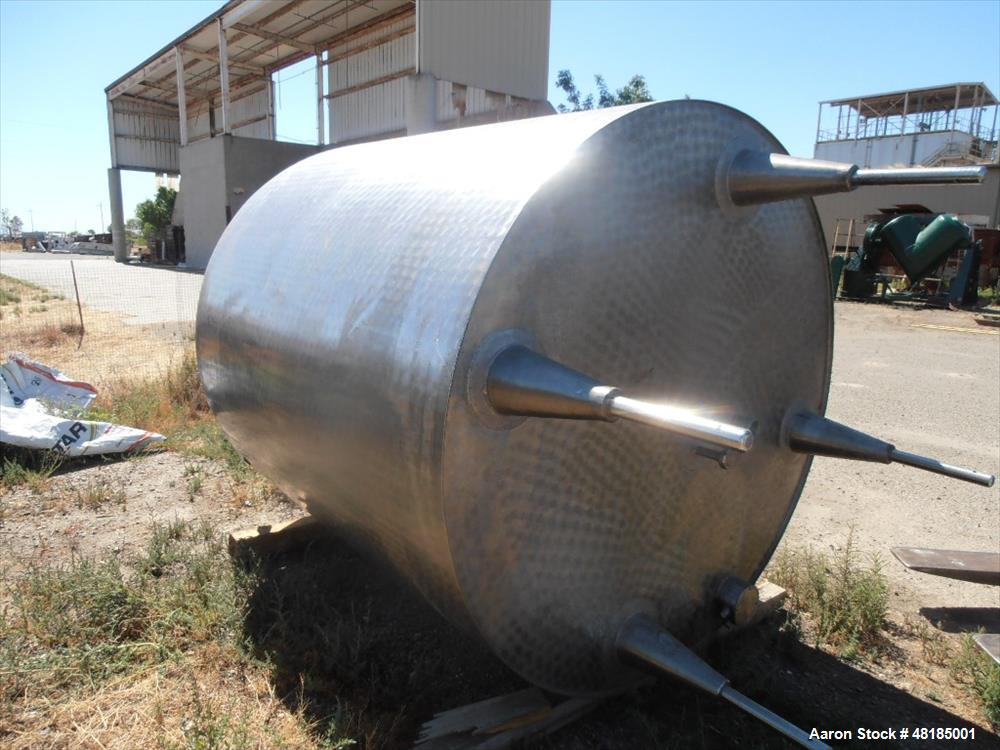 Used Mixing Tank, Approximate 850 Gallon, Stainless steel.