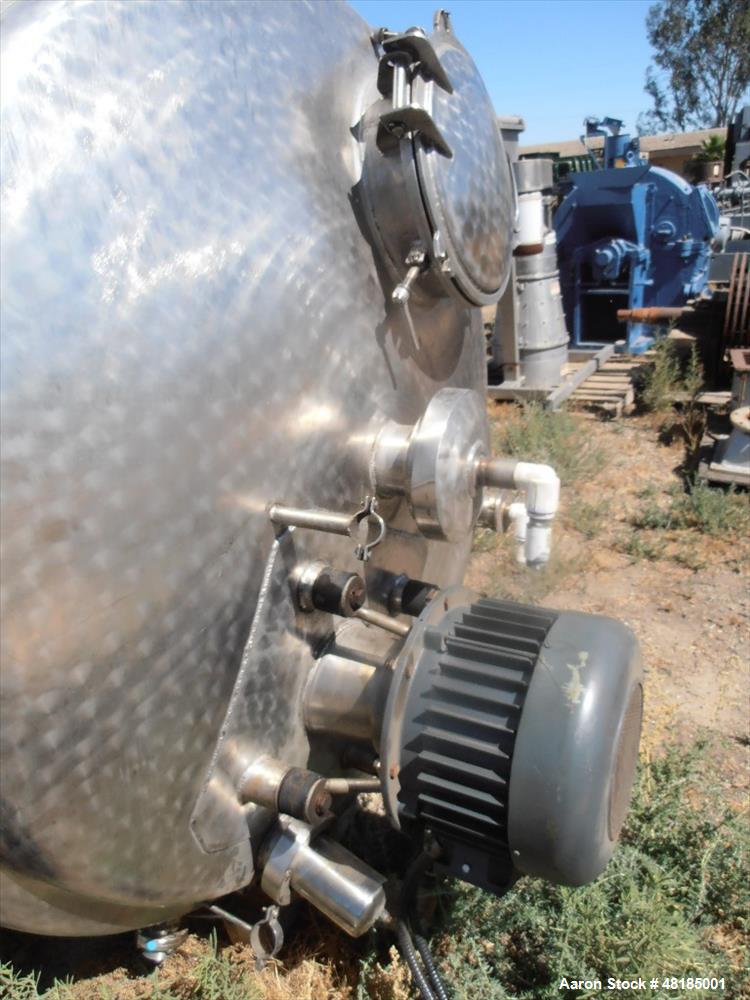 Used Mixing Tank, Approximate 850 Gallon, Stainless steel.