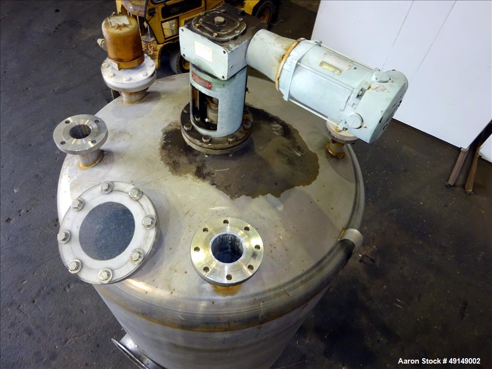 Used Mix Tank, Approximate 700 Gallon, 304 Stainless Steel, Vertical.