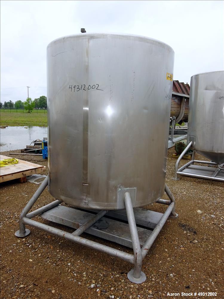 Used- Tank, 500 Gallon, Stainless Steel, Vertical. Approximate 52" diameter x 54" straight side, flet top, coned bottom. Ope...