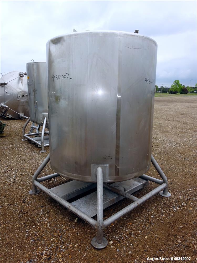 Used- Tank, 500 Gallon, Stainless Steel, Vertical. Approximate 52" diameter x 54" straight side, flet top, coned bottom. Ope...