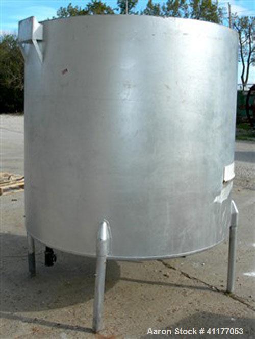 Used Wil Flow kettle, 725 gallon, 304 stainless steel, vertical. 60" diameter x 58" straight side. Open top with (2) half covers, sloped bottom. Dimple jacket on 3' of bottom side wall, rated 50 psi ...