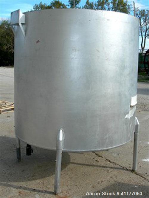 Used-Wil Flow kettle, 725 gallon, 304 stainless steel, vertical. 60" diameter x 58" straight side. Open top with (2) half co...