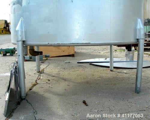 Used Wil Flow kettle, 725 gallon, 304 stainless steel, vertical. 60" diameter x 58" straight side. Open top with (2) half covers, sloped bottom. Dimple jacket on 3' of bottom side wall, rated 50 psi ...
