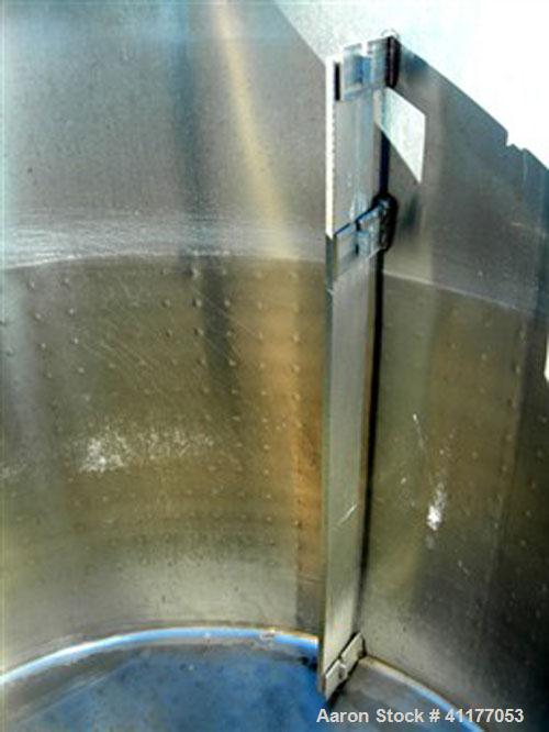 Used Wil Flow kettle, 725 gallon, 304 stainless steel, vertical. 60" diameter x 58" straight side. Open top with (2) half covers, sloped bottom. Dimple jacket on 3' of bottom side wall, rated 50 psi ...