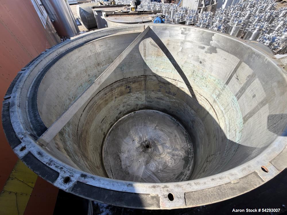 Used Perry Products 750 Gallon 304 Stainless Steel Storage Tank – Open Top, Leg 