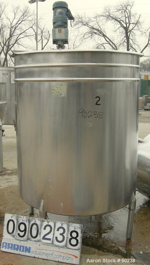 USED: Tank, 520 gallon, stainless steel, vertical. 52" diameter x 57" straight side. Open top with (2) 1/3 covers, sloped bottom. Clamp-on Lightnin agitator, model ND-2V, 117/350 output rpm. 3/4" dia...