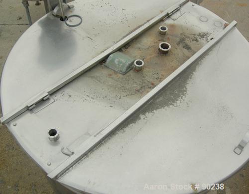 USED: Tank, 520 gallon, stainless steel, vertical. 52" diameter x 57" straight side. Open top with (2) 1/3 covers, sloped bottom. Clamp-on Lightnin agitator, model ND-2V, 117/350 output rpm. 3/4" dia...