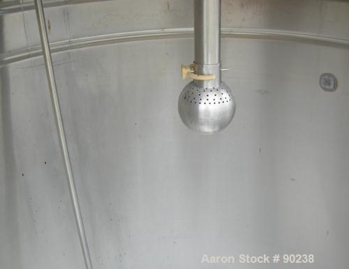 USED: Tank, 520 gallon, stainless steel, vertical. 52" diameter x 57" straight side. Open top with (2) 1/3 covers, sloped bottom. Clamp-on Lightnin agitator, model ND-2V, 117/350 output rpm. 3/4" dia...