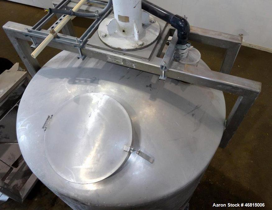 Used Tank, Approximate 700 Gallon, 304 Stainless Steel, Vertical