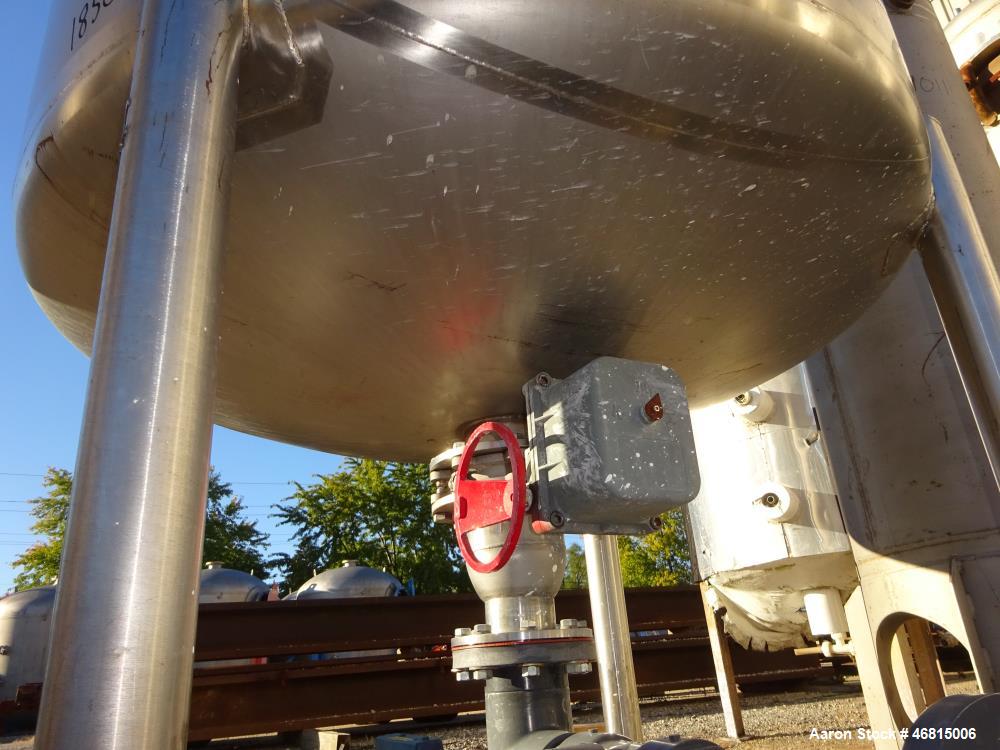 Used Tank, Approximate 700 Gallon, 304 Stainless Steel, Vertical