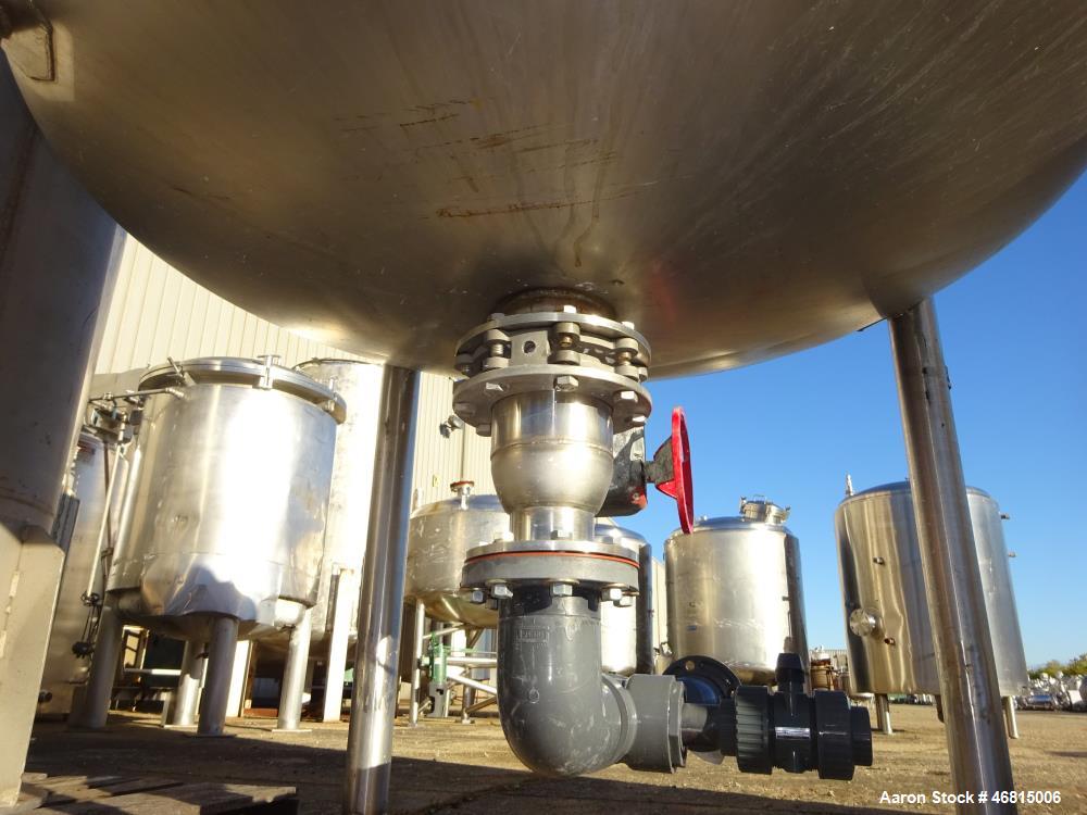 Used Tank, Approximate 700 Gallon, 304 Stainless Steel, Vertical