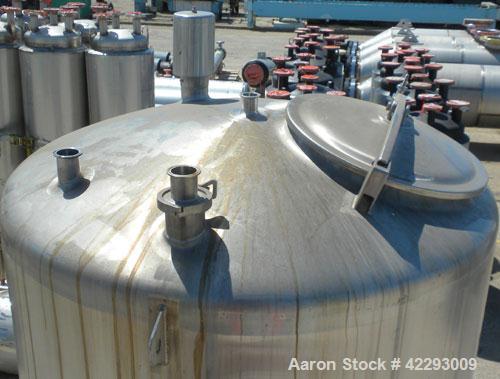 Used Cherry Burrell Tank, 600 gallon, 316 stainless steel, vertical. 48" Diameter x 72" straight side, dish top and bottom. Internal CIP spray ball. Top openings: 18" manway with cover, 3" sanitary, ...