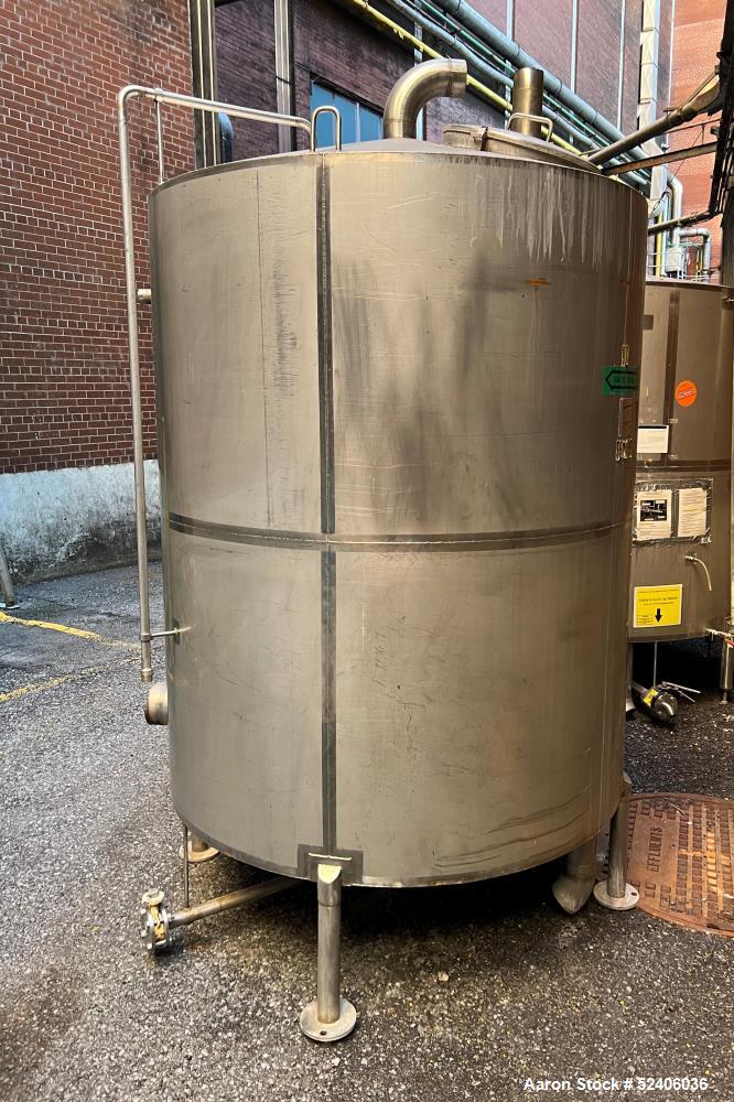 Used Industries D'Acler Tank, Approximate 3400 Liter (898 Gallon), 304 Stainless Steel, Vertical. Approximate 60" diameter x 72" straight side, coned top & bottom. Mounted on 4 stainless legs. Serial...