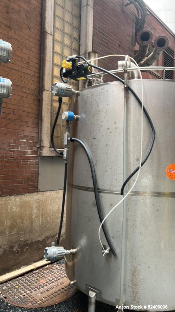 Used Industries D'Acler Tank, Approximate 3400 Liter (898 Gallon), 304 Stainless Steel, Vertical. Approximate 60" diameter x 72" straight side, coned top & bottom. Mounted on 4 stainless legs. Serial...