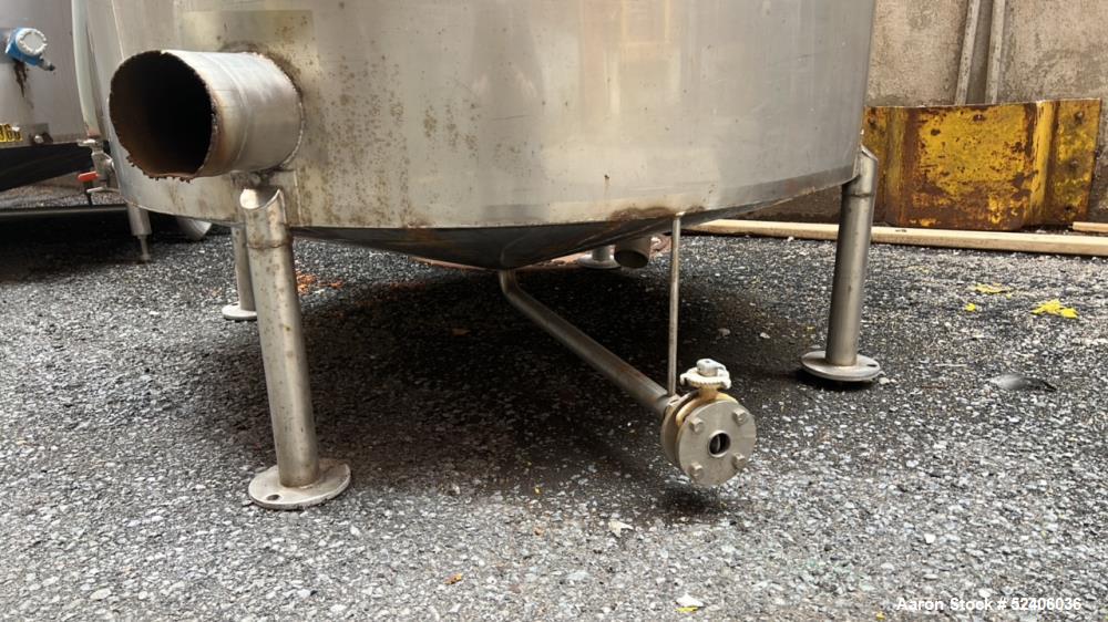 Used Industries D'Acler Tank, Approximate 3400 Liter (898 Gallon), 304 Stainless Steel, Vertical. Approximate 60" diameter x 72" straight side, coned top & bottom. Mounted on 4 stainless legs. Serial...