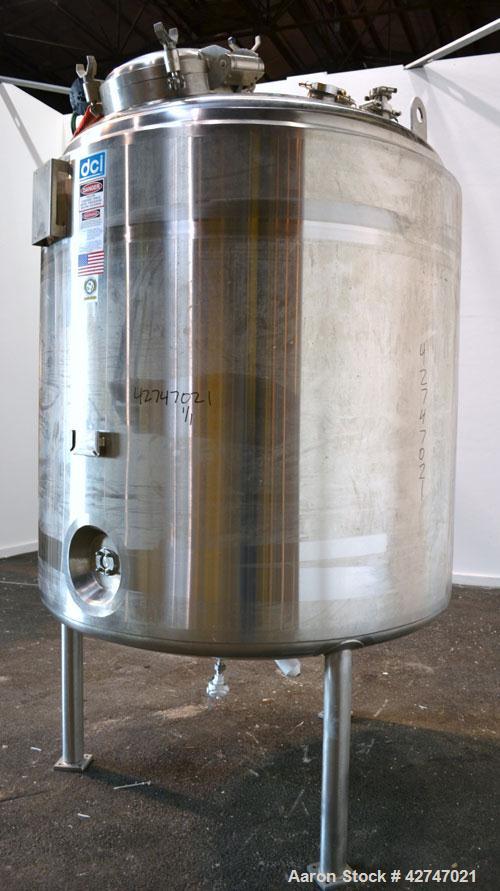 Unused- DCI Pressure Tank, 3000 Liter (792 Gallon), 316L Stainless Steel, Vertical. 60’’ Diameter x 58’’ straight side, dished top and bottom. Internal rated 50/-15 psi at 350 degrees F. Tank insulat...